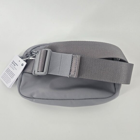NWT Lululemon Everywhere Belt Bag 1L - Silver Drop - Picture 4 of 7